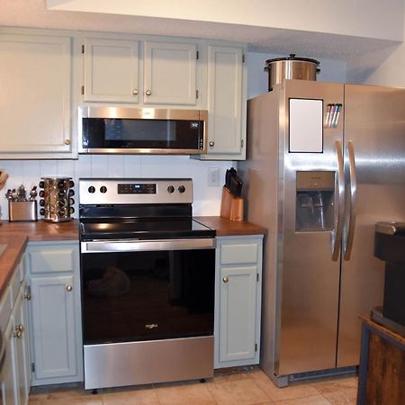 Cozy Mountain Getaway! Mountain Views! 2 Bed, 2 Bath, Sleeps 6 Lägenhet Gatlinburg Exteriör bild