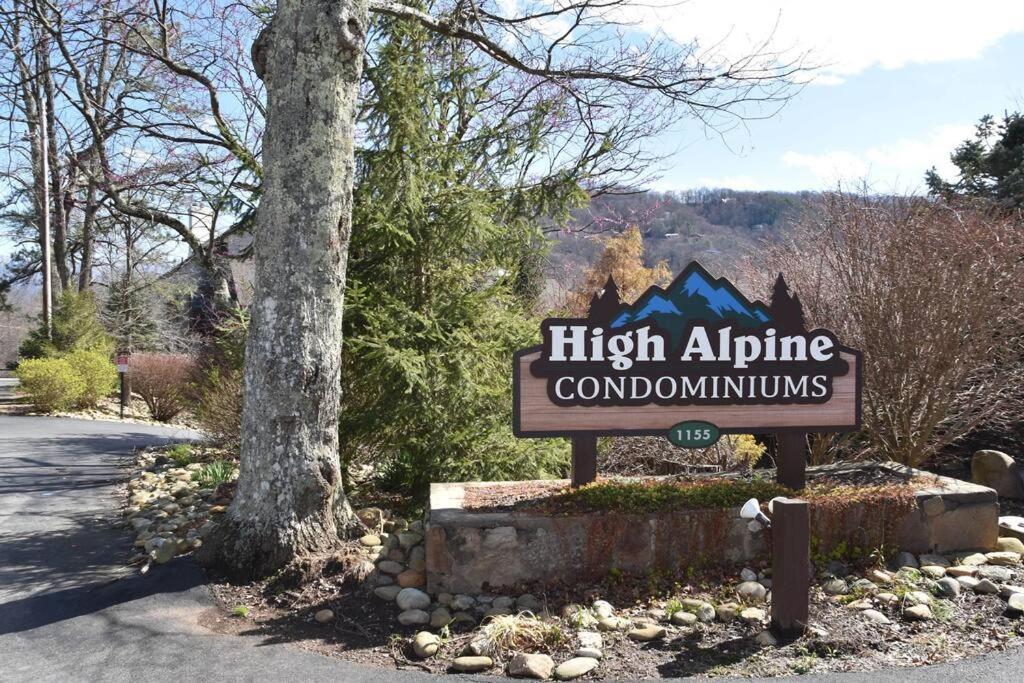 Cozy Mountain Getaway! Mountain Views! 2 Bed, 2 Bath, Sleeps 6 Lägenhet Gatlinburg Exteriör bild