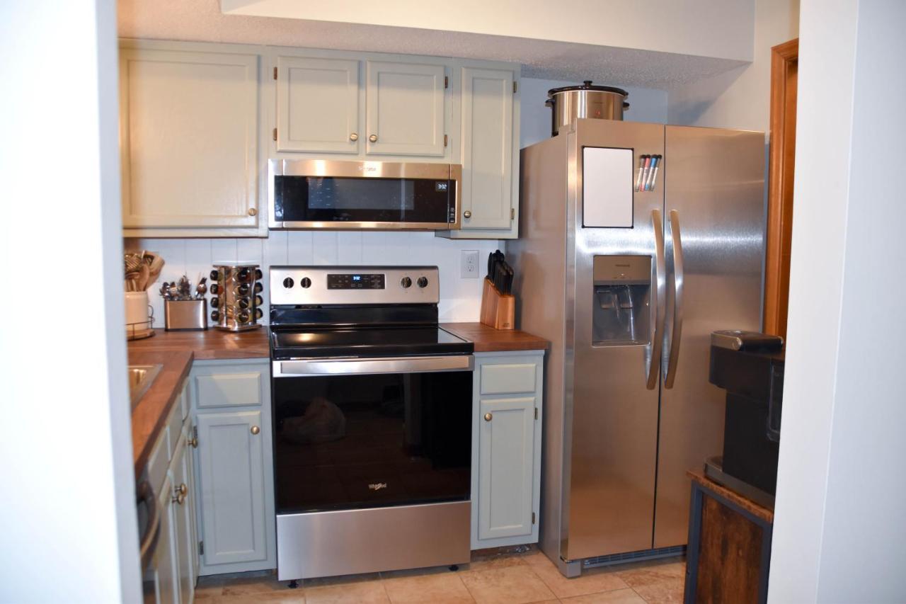 Cozy Mountain Getaway! Mountain Views! 2 Bed, 2 Bath, Sleeps 6 Lägenhet Gatlinburg Exteriör bild