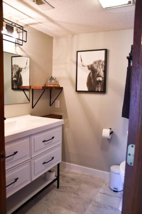 Cozy Mountain Getaway! Mountain Views! 2 Bed, 2 Bath, Sleeps 6 Lägenhet Gatlinburg Exteriör bild