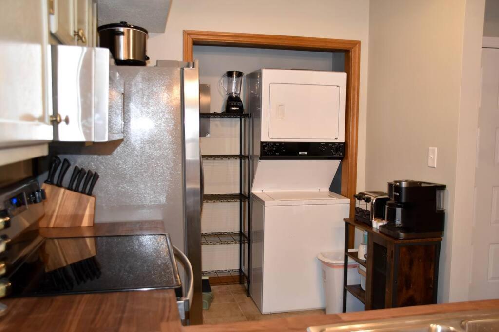 Cozy Mountain Getaway! Mountain Views! 2 Bed, 2 Bath, Sleeps 6 Lägenhet Gatlinburg Exteriör bild