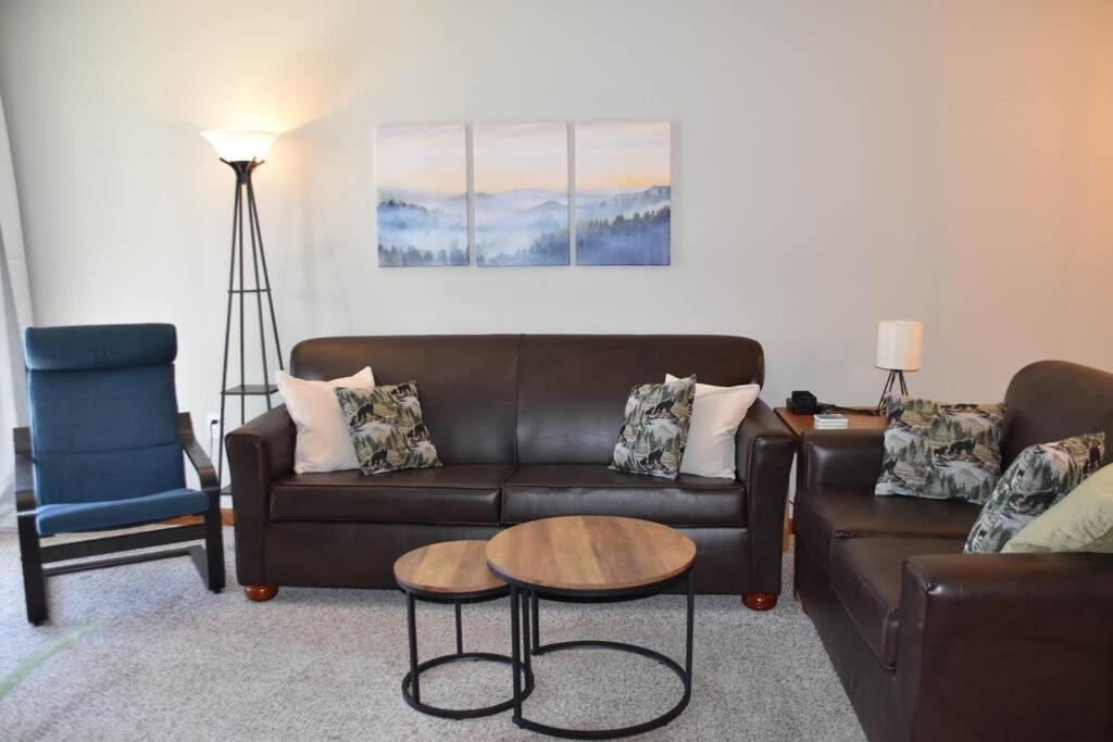 Cozy Mountain Getaway! Mountain Views! 2 Bed, 2 Bath, Sleeps 6 Lägenhet Gatlinburg Exteriör bild