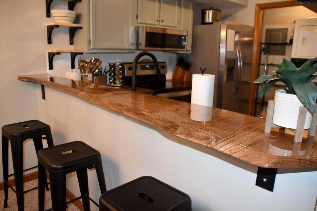 Cozy Mountain Getaway! Mountain Views! 2 Bed, 2 Bath, Sleeps 6 Lägenhet Gatlinburg Exteriör bild
